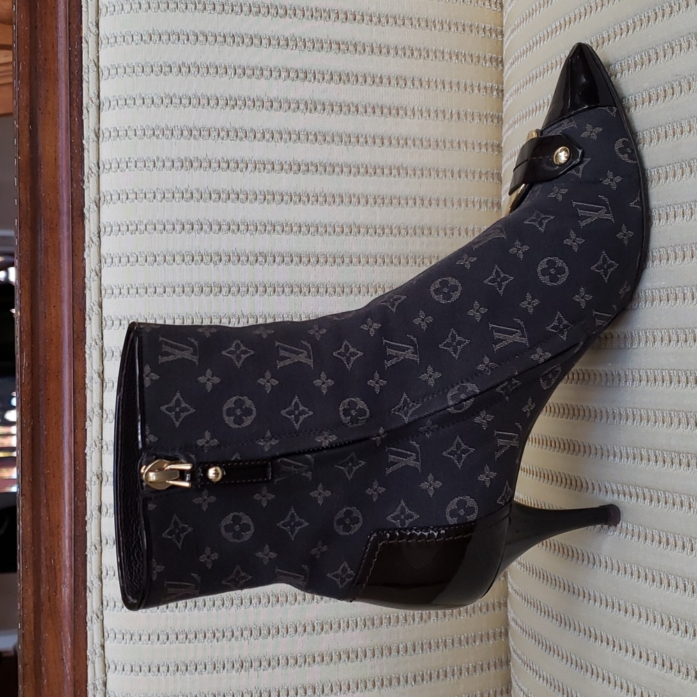 LOUIS VUITTON LV MONOGRAM CANVAS AND PATENT LEATHER ANKLE BOOTS - Picture 6 of 12